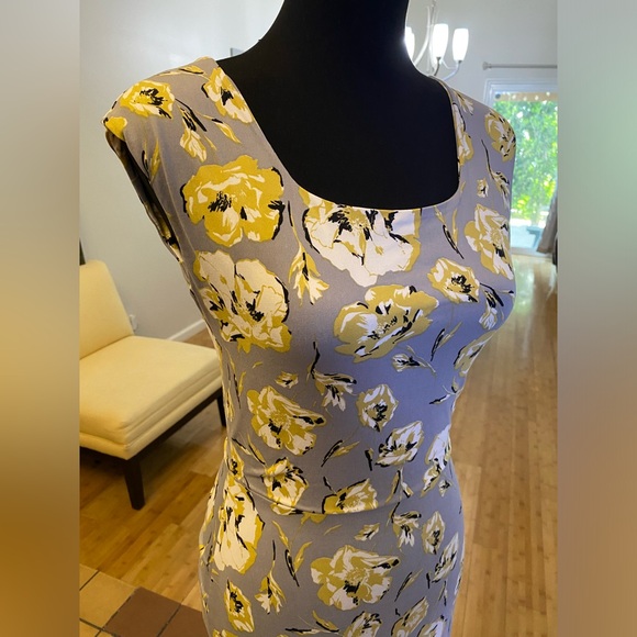 NWOT MERMAID DRESS GRAY FLOWER DESIGN - Picture 5 of 12